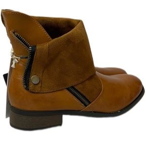 NWT Forever 21 Vegan Leather Size 9 Tan Zippered Booties